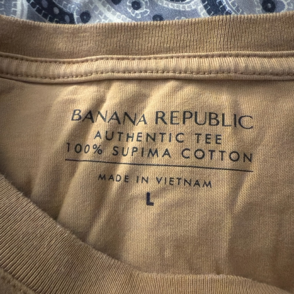Banana Republic Men's Short Sleeve Tan Tee - Picture 3 of 3